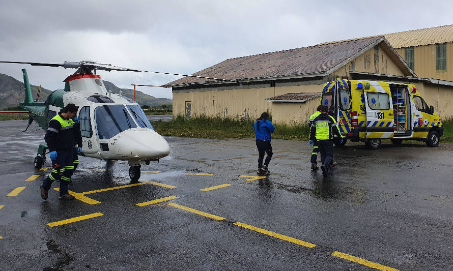 Sección Aérea de Carabineros trasladó desde Balmaceda a Coyhaique a menor con riesgo de peritonitis