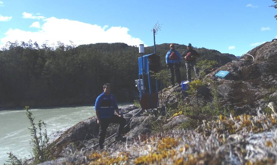 Instalan estación fluviométrica que registrará eventos extremos en Valle Huemules
