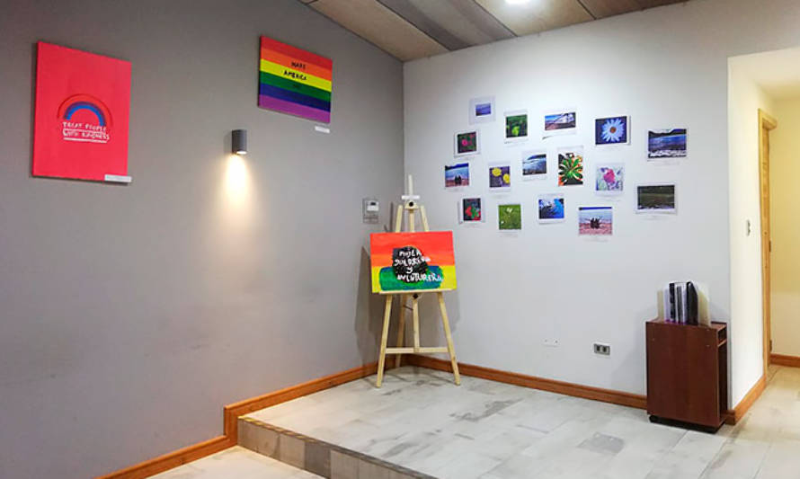 Adolescentes de la Residencia Familiar Coyhaique realizan muestra artística de pintura y fotografía