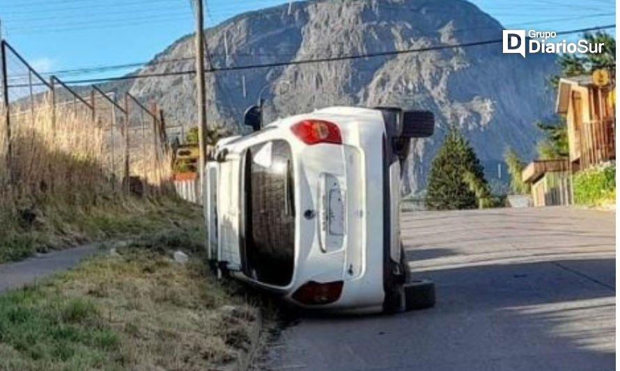 Reportan volcamiento de vehículo en Coyhaique
