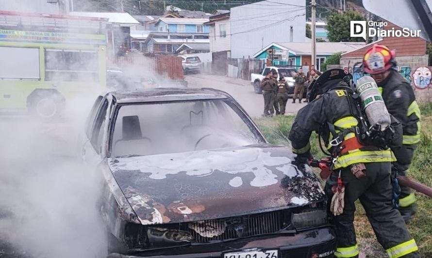 Vehículo se incendió esta madrugada en Coyhaique