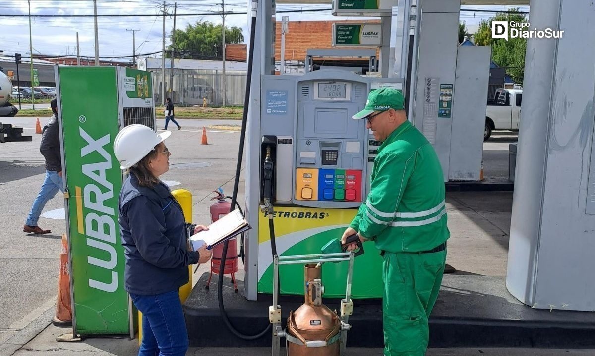 Fiscalizan a máquinas expendedoras de gasolina en estaciones de servicio de Coyhaique