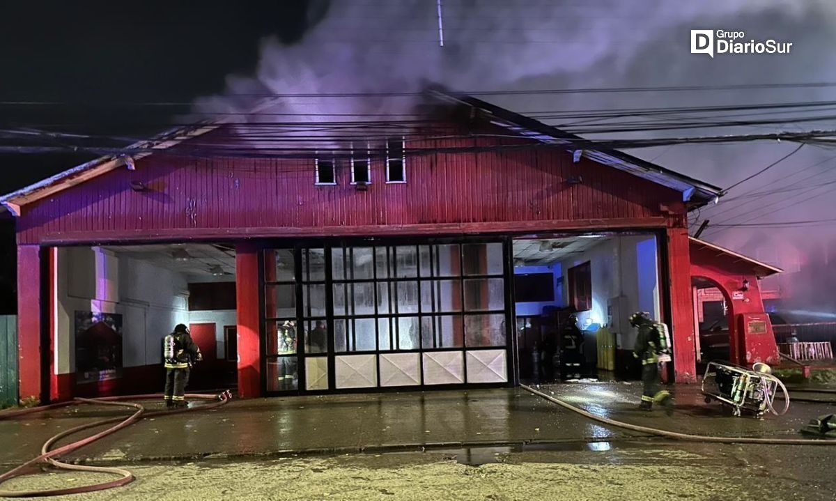 Triste despertar en Coyhaique: se quemó casino y cuartel general de Bomberos 