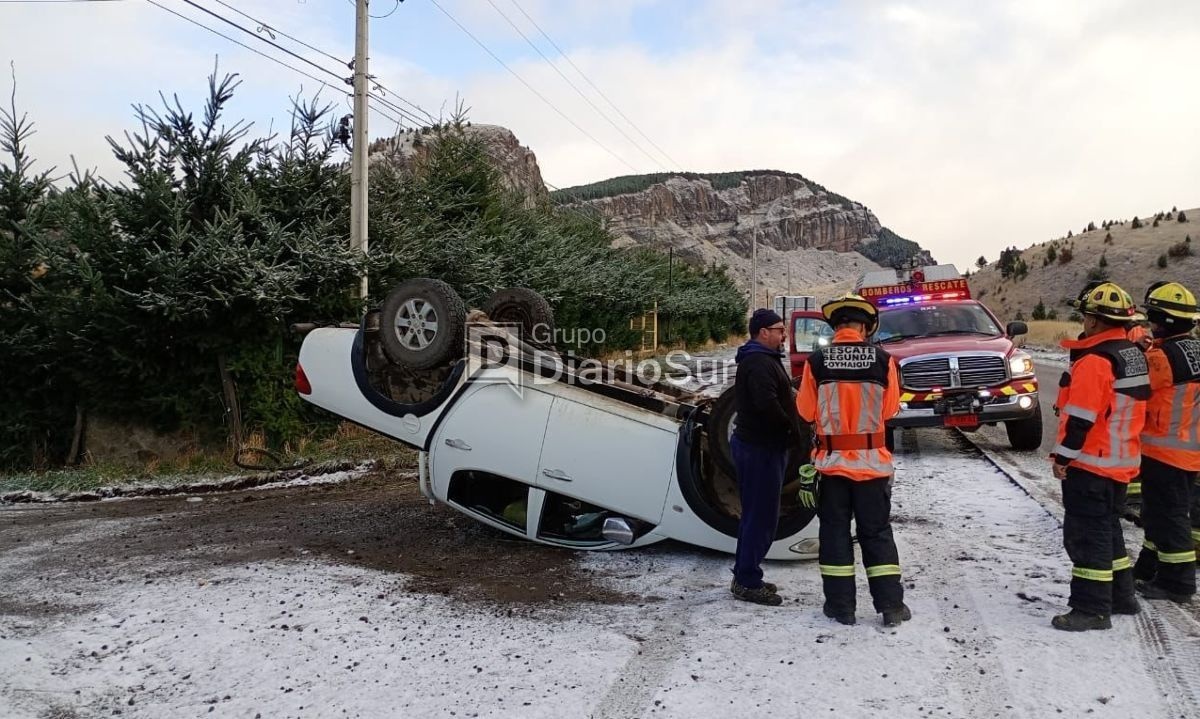 Camioneta volcó de campana en la ruta Coyhaique-Balmaceda