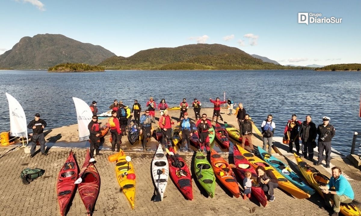 Realizan encuentro de kayak y buceo en Islas Huichas