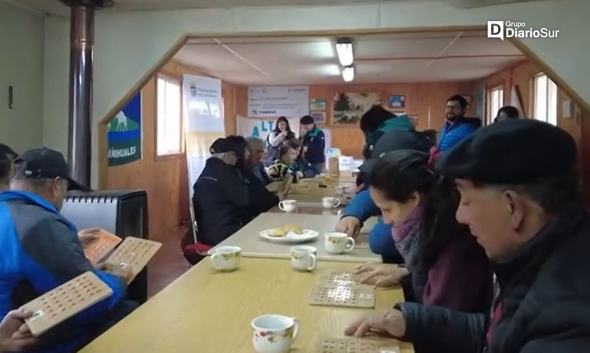 Adultos mayores disfrutaron de bingo rural en Alto Mañihuales