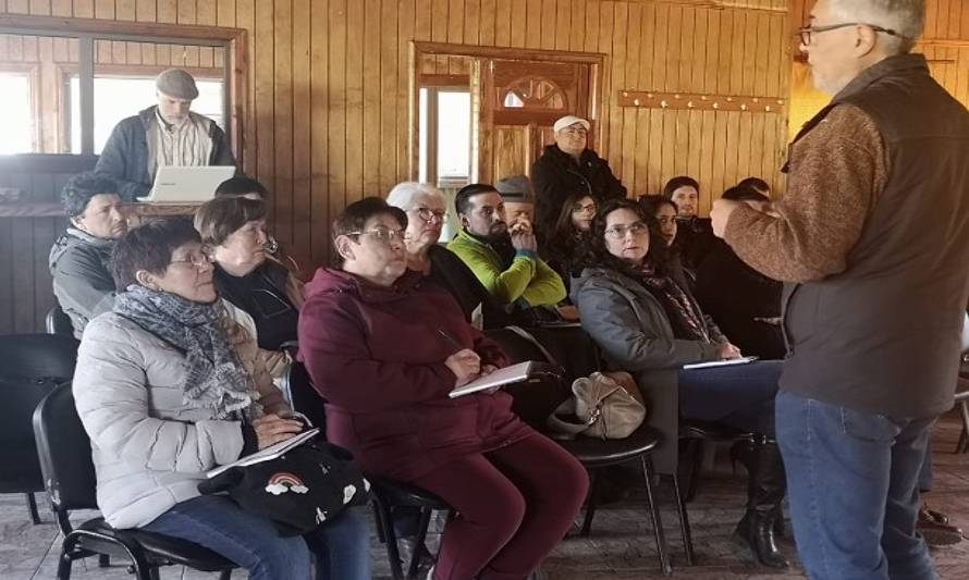Seminario presentó desafíos de crianza de abejas reinas en Aysén