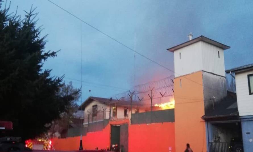 Incendió afectó a la cárcel de Coyhaique