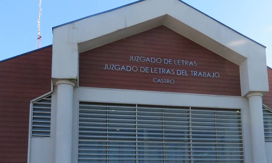 Corte ordena al municipio de Chonchi indemnizar a educador mapuche