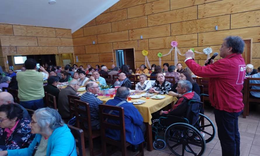 Adultos Mayores participaron de velada organizada por Gobernación y Municipalidad de Aysén
