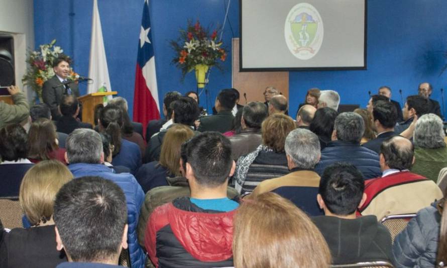 Luis Martínez Gallardo juró como alcalde de la comuna de Aysén