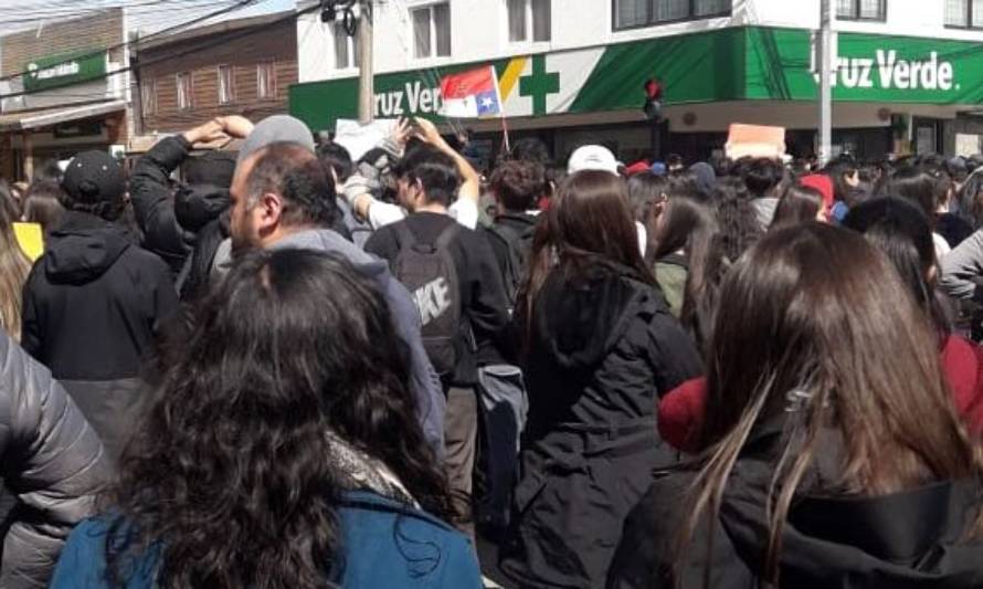 Apoderados denuncian que Carabineros pidió lista de alumnos que fueron a marchas en Coyhaique