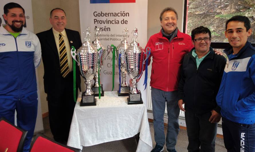 Entregaron reconocimiento a los clubes campeones de Aysén