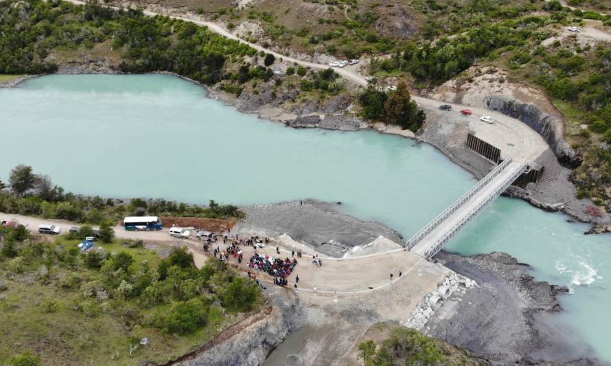 Comunidad de Cochrane inauguró el primer puente sobre el Río Baker