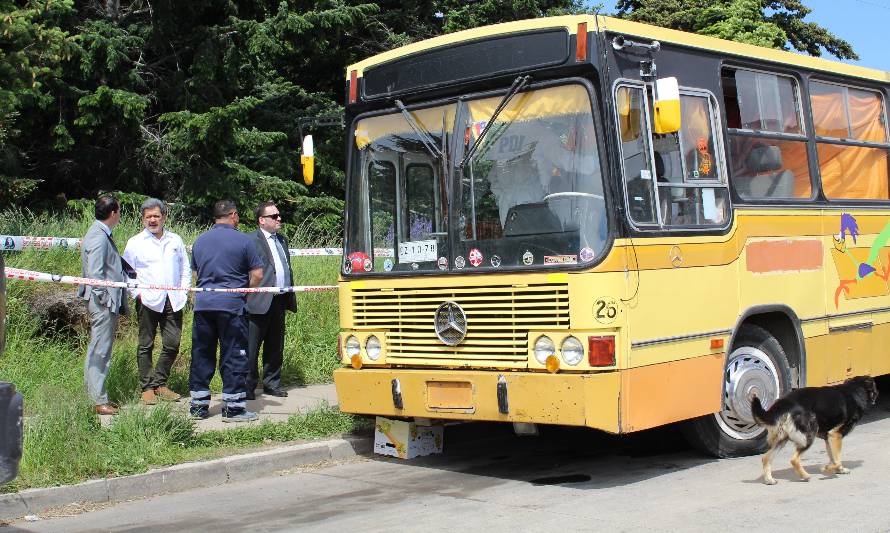 Investigan hallazgo de dos cadáveres al interior de un bus abandonado en Coyhaique