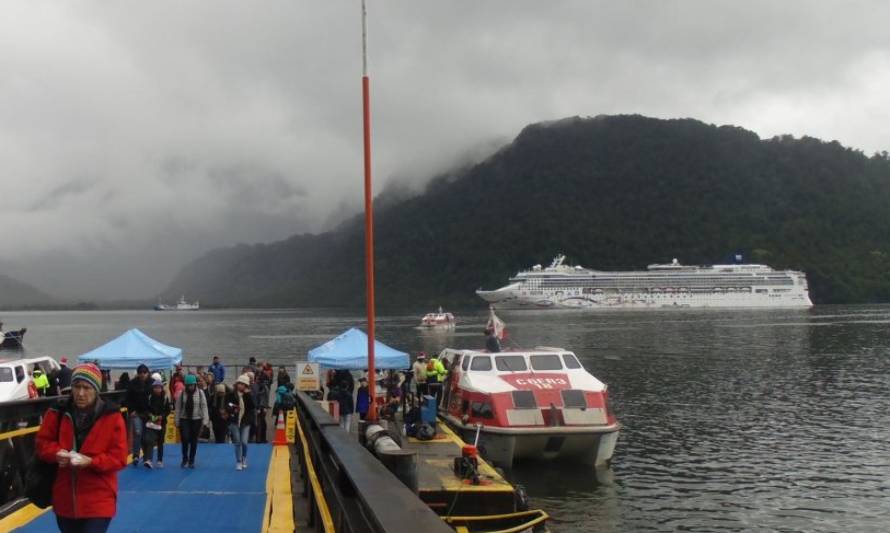 Continúa temporada de cruceros con llegada del "Norwegian Star" a Puerto Chacabuco
