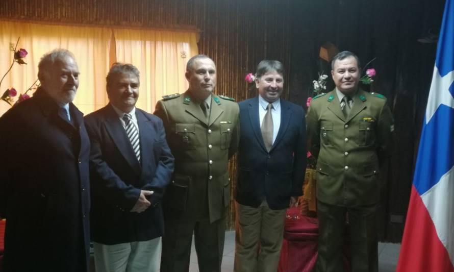 Municipalidad de Aysén entregó reconocimiento a Carabineros por su trabajo en la comuna