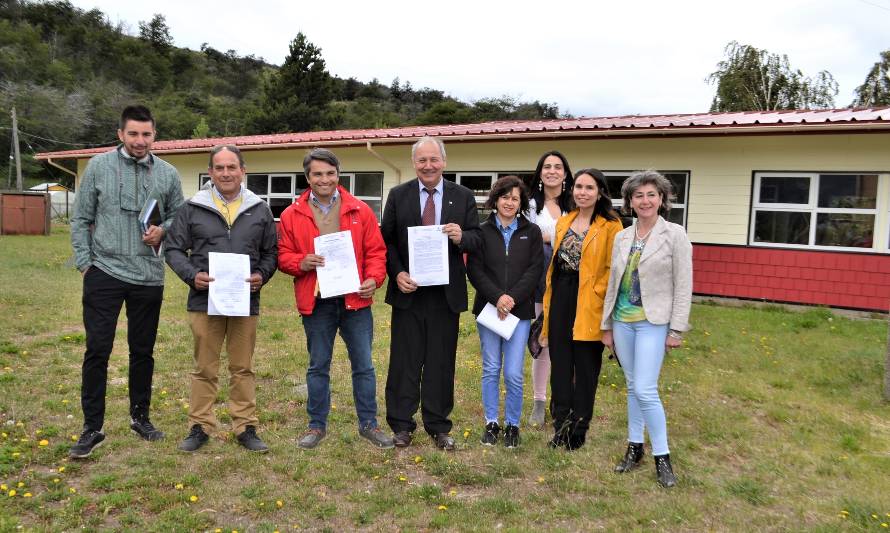 Entregan terreno para habilitar educación parvularia en Liceo de Cerro Castillo