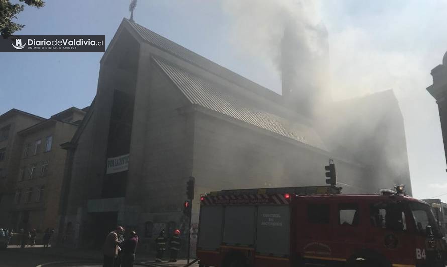Incendio Catedral de Valdivia: sospechan de trabajos en la techumbre 