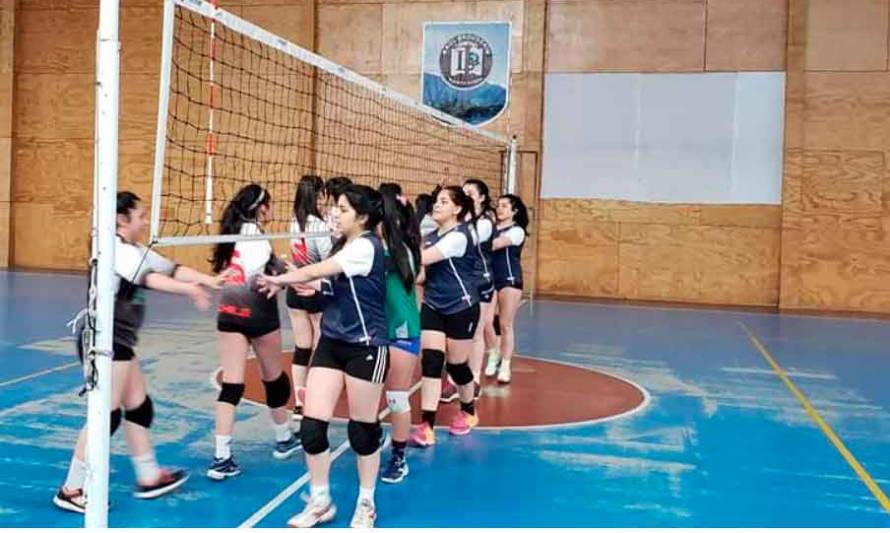 Voleibol y fútbol destacaron en la jornada "Jóvenes en Movimiento" en Puerto Aysén