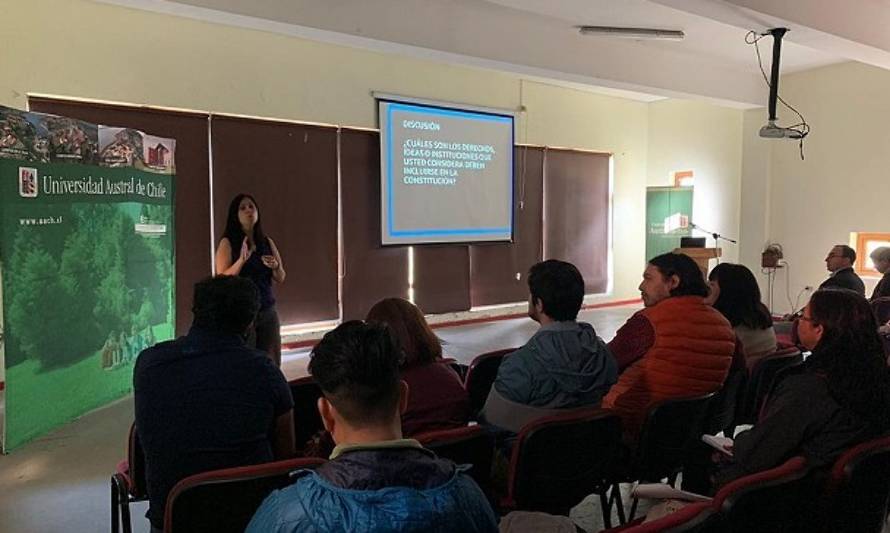 En Coyhaique se realizó curso de Nueva Constitución y Democracia impartido por la UACh