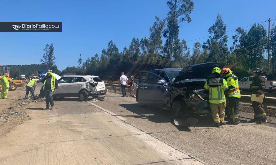 Colisión de 2 vehículos deja al menos un lesionado en Ruta 5 Sur
