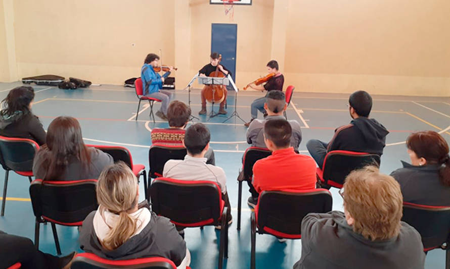 Centro de justicia juvenil de Coyhaique recibió visita de músicos del Festival en la Patagonia