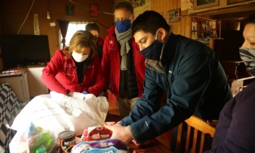 Familias de campamentos de Puerto Aysén fueron las primeras en recibir alimentos