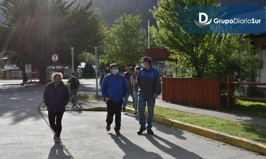 La arriesgada visita del alcalde Martínez a Mañihuales: "No me han llamado de Salud"