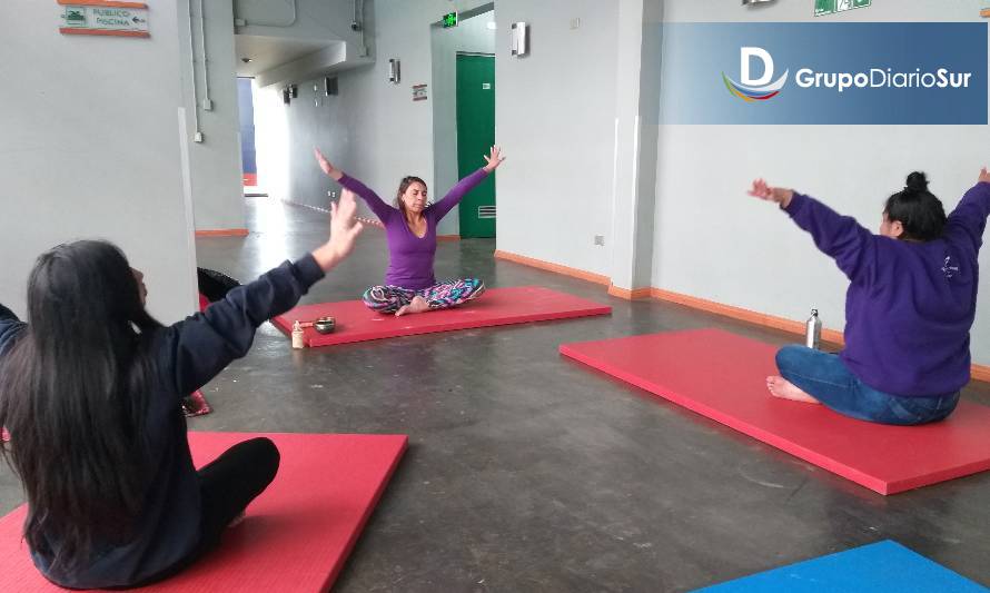 Puerto Aysén: Desarrollan talleres de yoga para estudiantes de establecimientos municipales