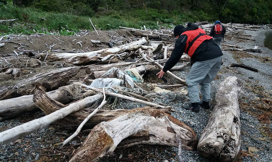 SMA constata la existencia de desechos acuícolas y pesqueros en costas de Aysén