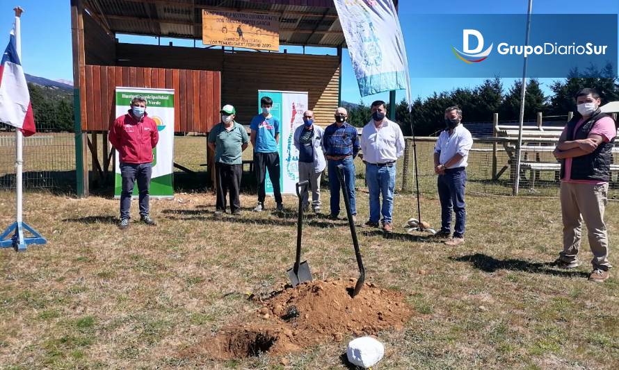 Lago Verde: Con recursos Subdere financian mejora de estadio y cancha de jineteadas 