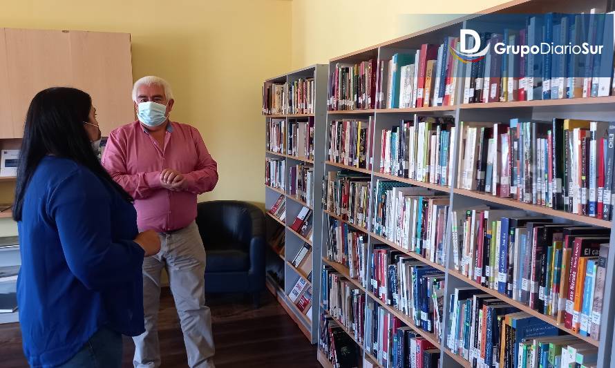 Reabren renovada biblioteca “Tehuelche” de Chile Chico