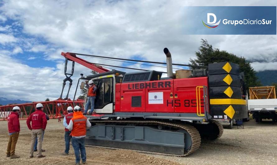 Maquinaria compactadora para construcción de viviendas ya está en Aysén