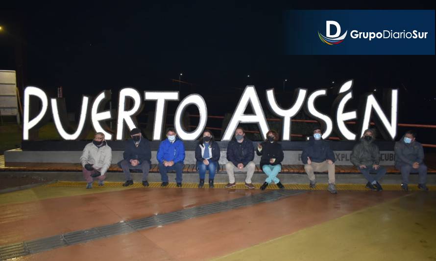 Alcalde y concejales visitan nueva infografía turística en Aysén