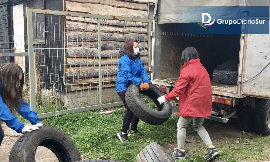 Jóvenes recolectaron neumáticos en Coyhaique para su reutilización