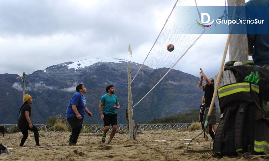 Caleta Tortel disfrutó de campeonato de vóleibol playa