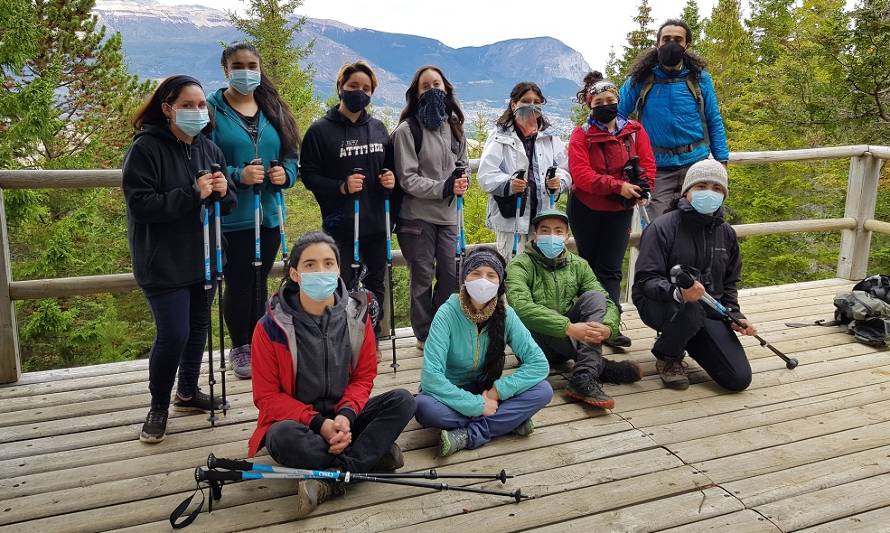 Coyhaiquinos participan en proyecto de escuela al aire libre del Club de Esquí de Montaña 