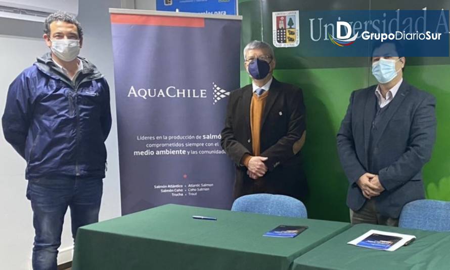 Campus Patagonia UACh y AquaChile firman protocolo de cooperación