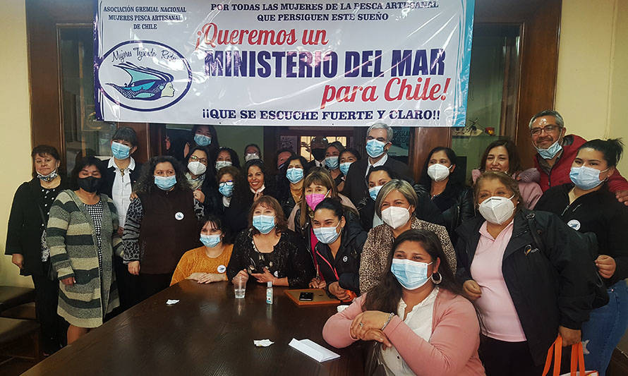 Mujeres de la pesca artesanal “Tejiendo Redes” se constituyen como asociación gremial