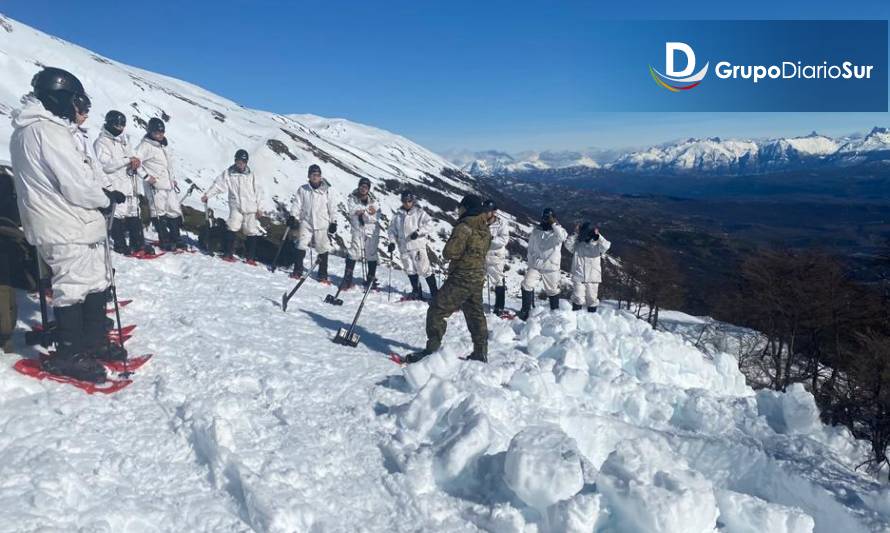 Soldados realizan instrucción de montaña en Cordón Esmeralda