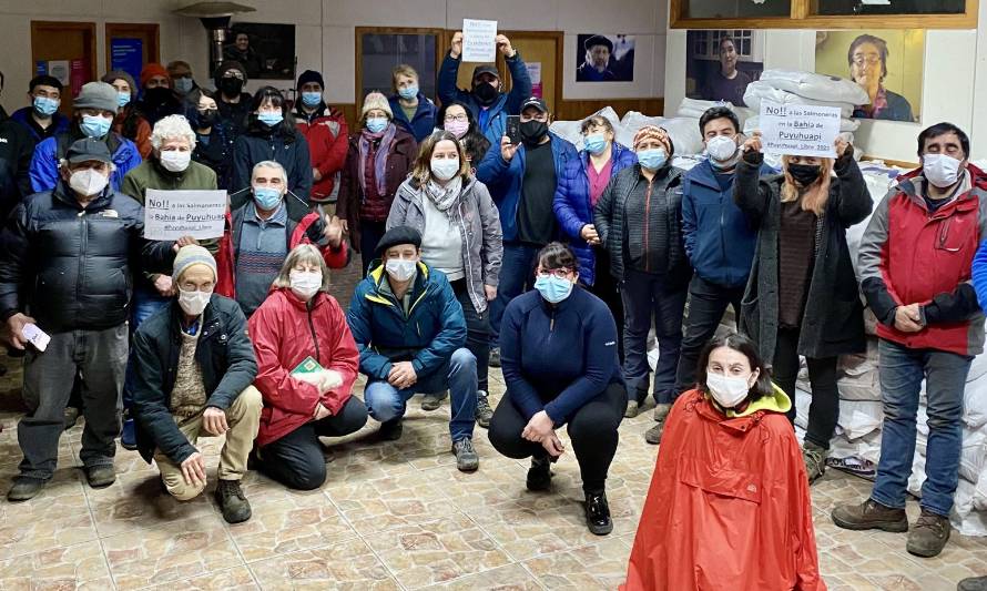 Tajante rechazo de Puyuhuapi a balsa salmonera en su bahía: "acá, solamente turismo"