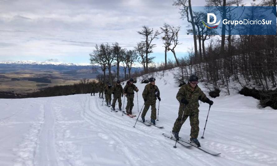 Ejército se instruye en rescate en terrenos nevados en El Fraile