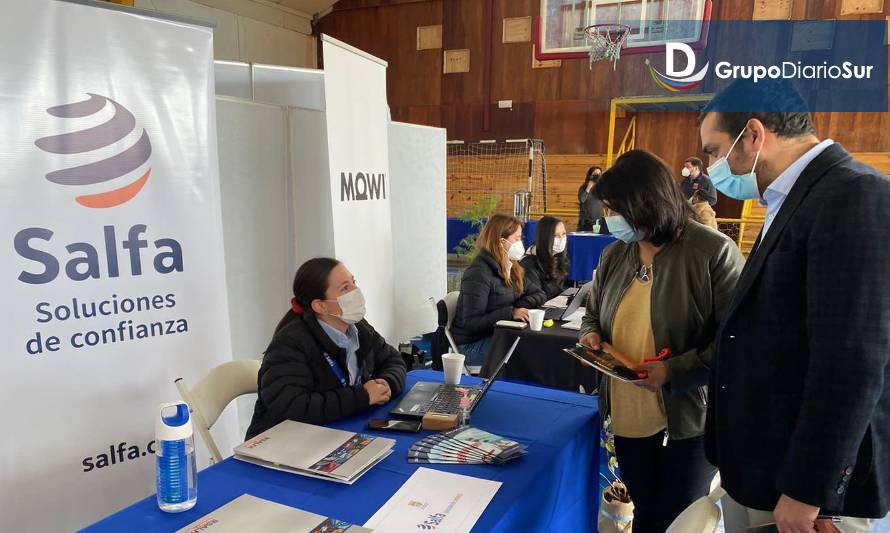 Municipalidad de Coyhaique realizó su Feria Laboral