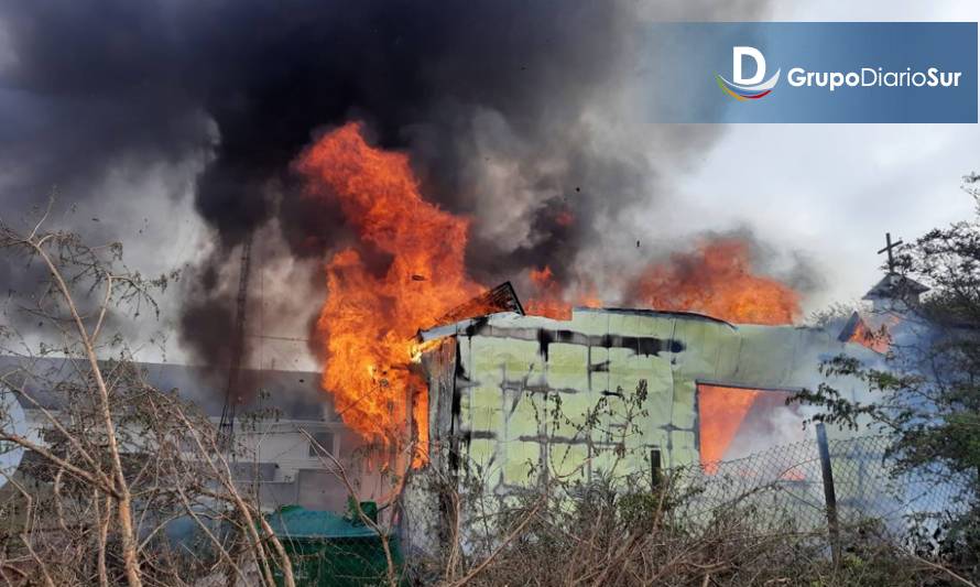 Incendio afectó inmueble de Carabineros en Puerto Aguirre