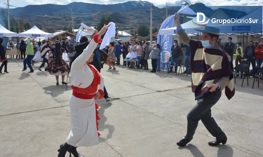 Con Gala Folclórica culmina el Mes de la Patria en Cochrane