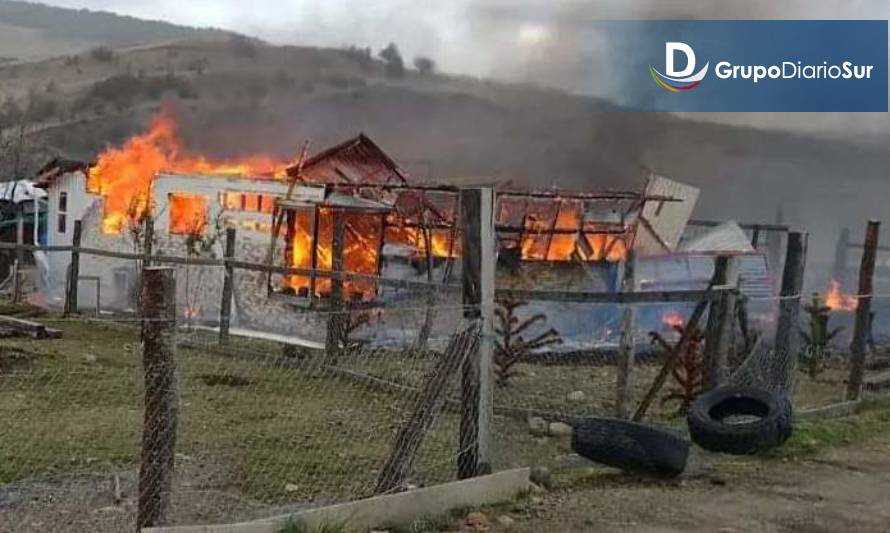 Incendio consumió vivienda en sector La  Chilenita