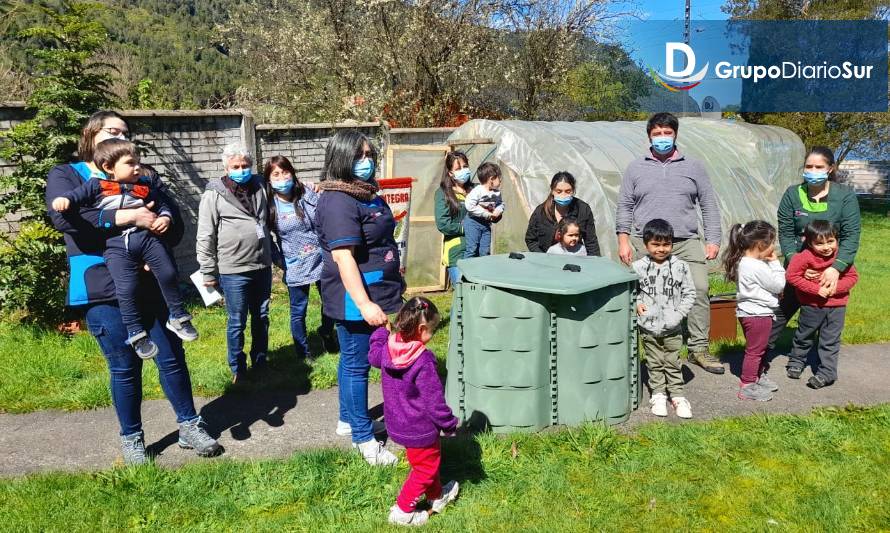 Municipio entregó compostera a jardín “Tía Nora” de Puyuhuapi