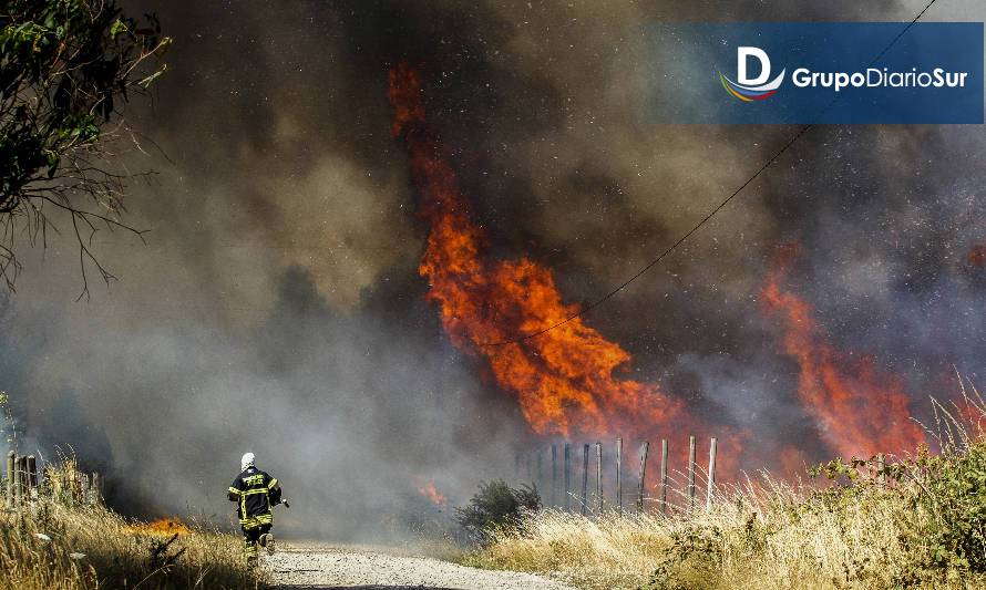 Bomberos de Cochrane se especializarán en incendios forestales