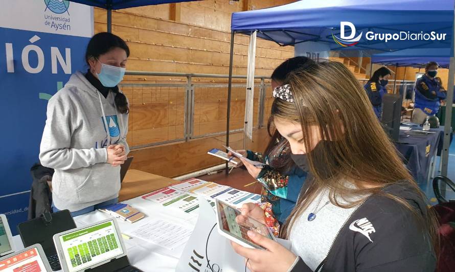 Liceo Raúl Broussain realizó su XII Feria de la Educación 